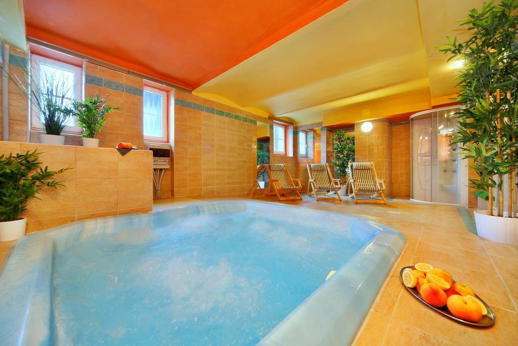 Palace Club Špindlerŭv Mlýn Luaran gambar