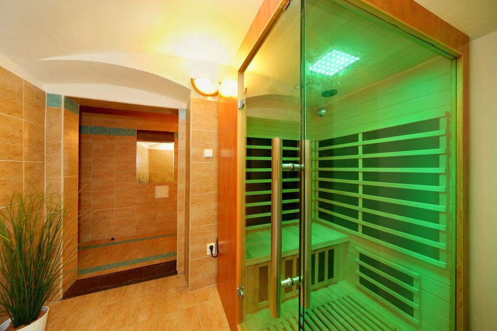 Palace Club Špindlerŭv Mlýn Luaran gambar