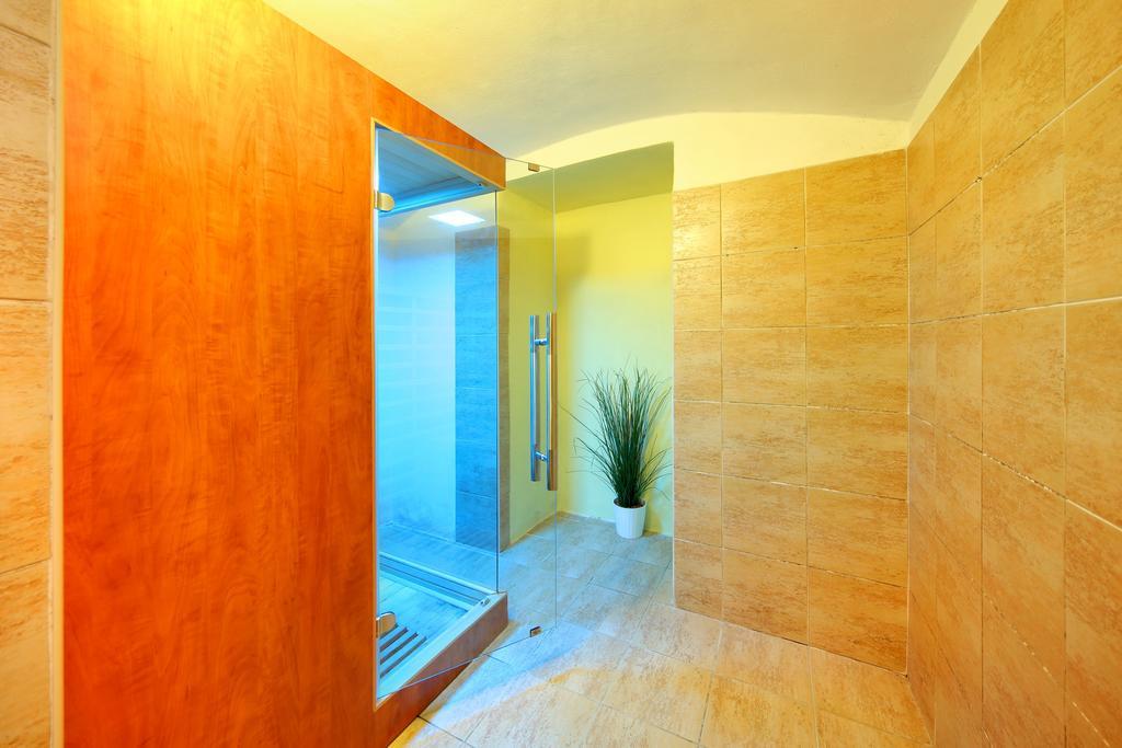 Palace Club Špindlerŭv Mlýn Luaran gambar