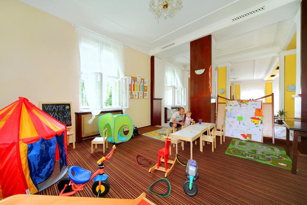 Palace Club Špindlerŭv Mlýn Luaran gambar